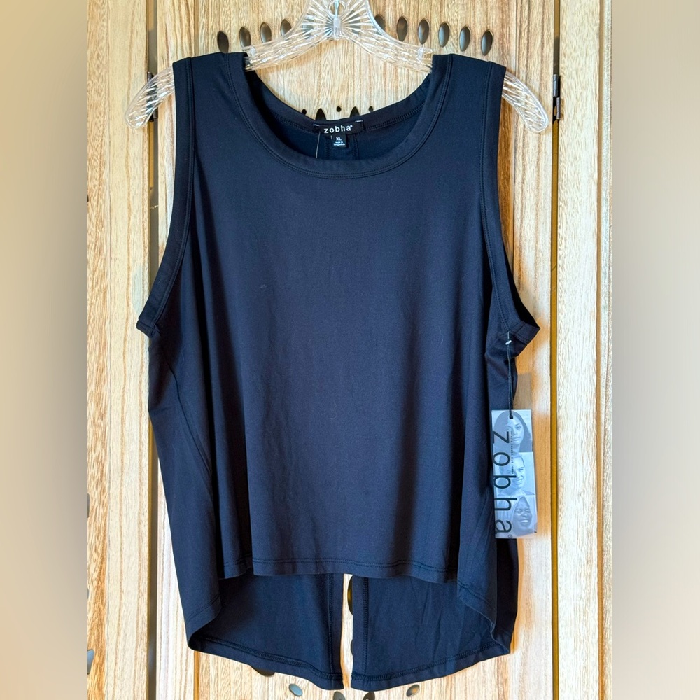 NWT Yoga workout black top w/peakaboo open center seam along the back